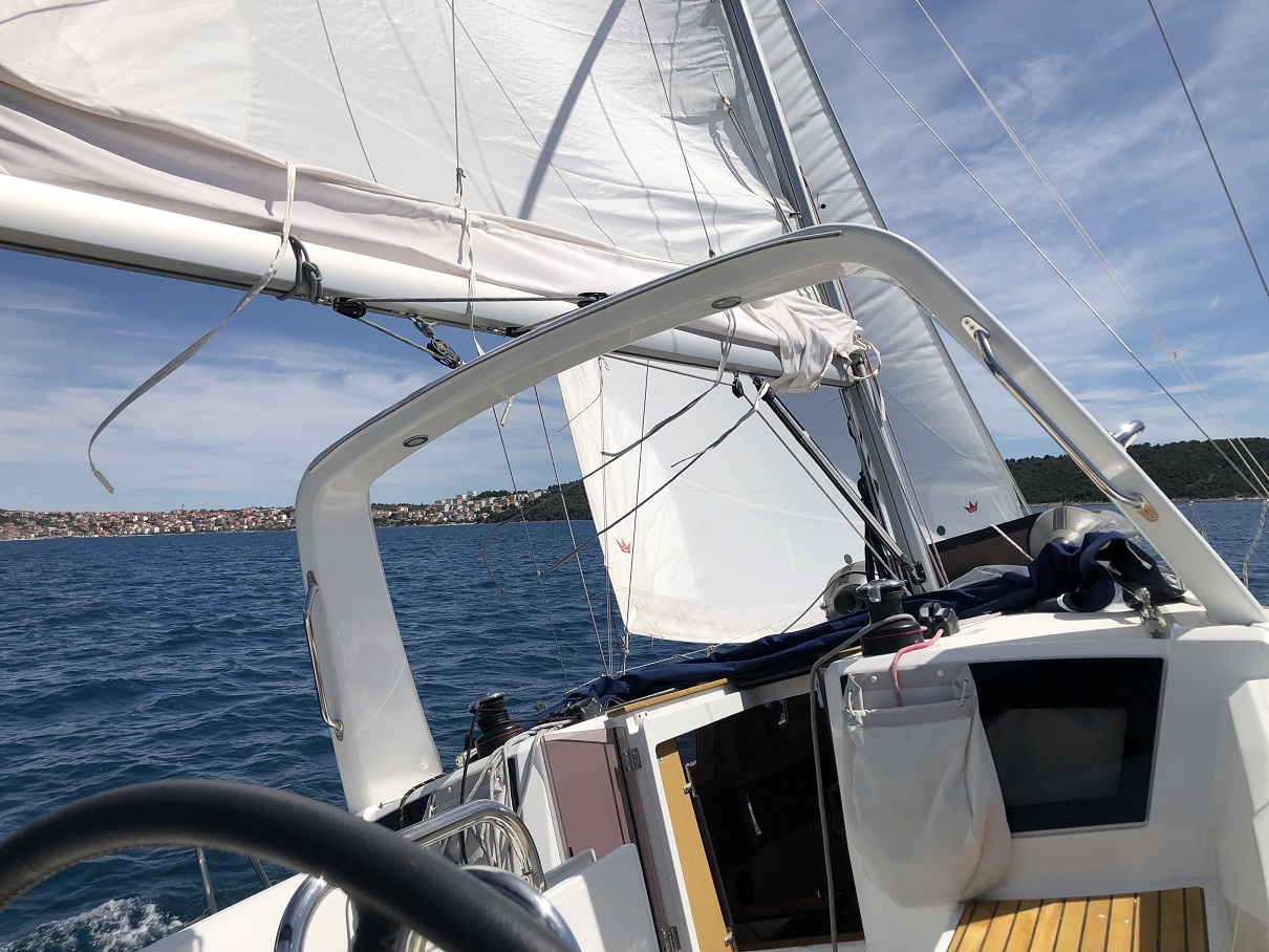Photo #9 - Oceanis 35.1 (Kolibri) in Trogir - 10183