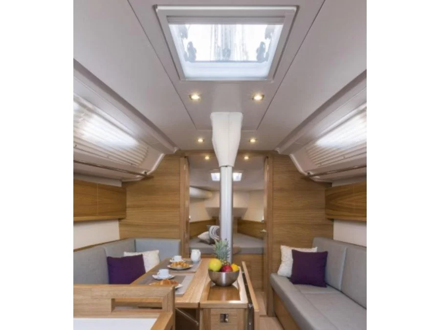 Salona 38 (In Altum) Interior image - 5