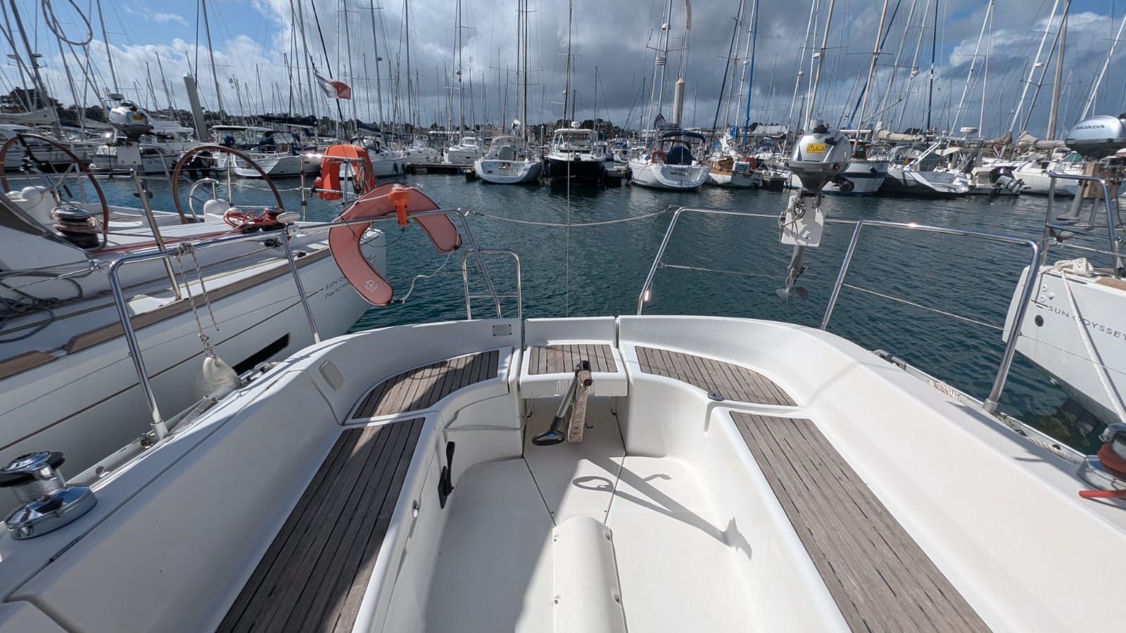 Oceanis 311 (DL) — photo 3