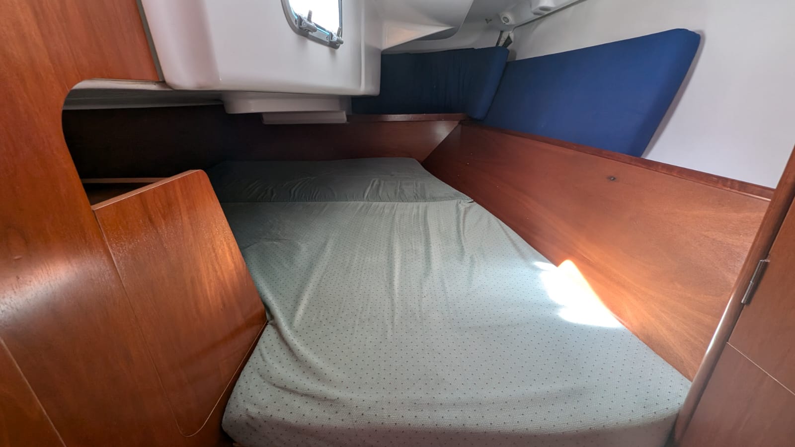 Oceanis 311 (DL) — photo 11
