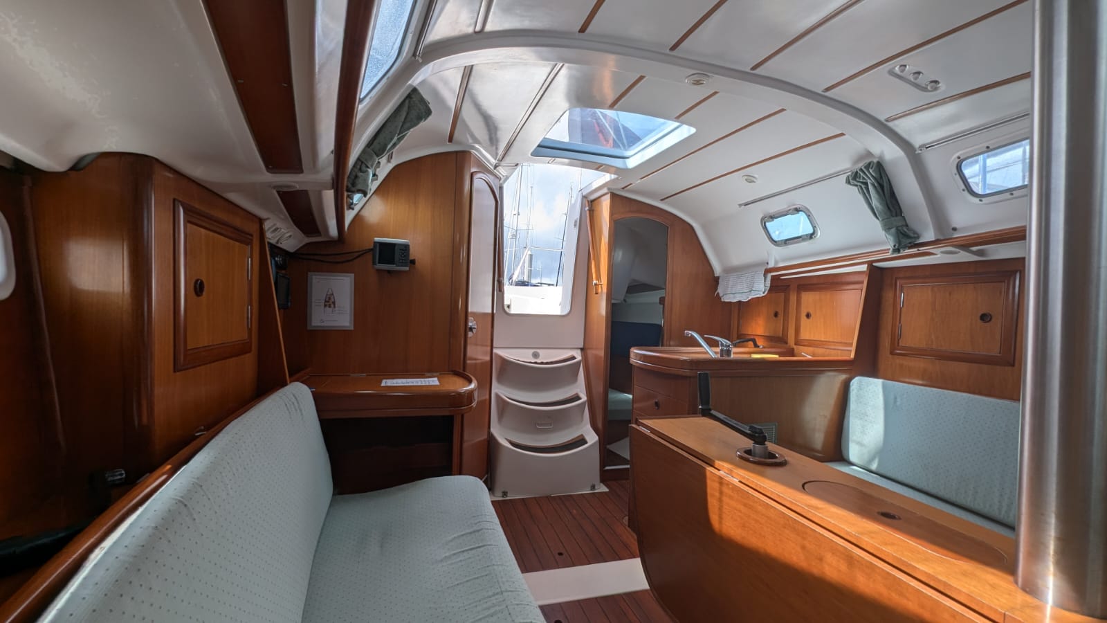 Oceanis 311 (DL) — photo 10