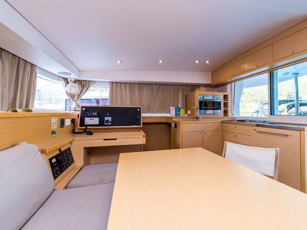Lagoon 400 S2 (SUMMERTIME) Interior image - 13