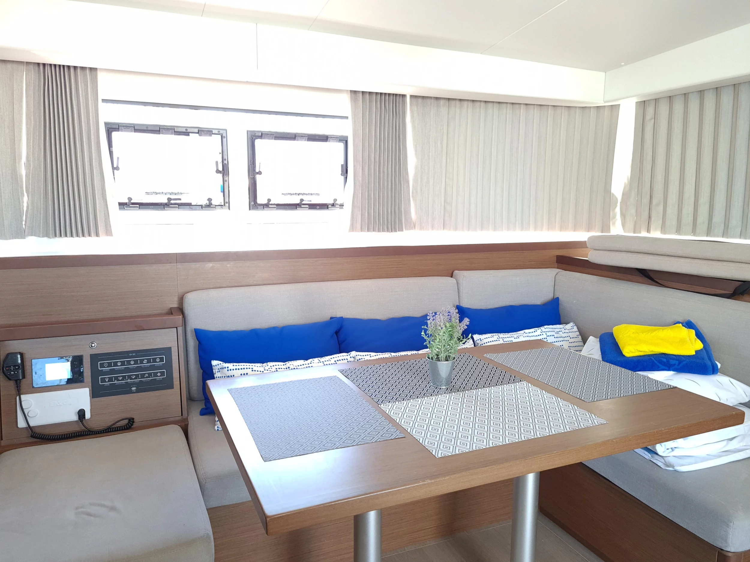 Lagoon 40 (SAILING POINT) Interior image - 3
