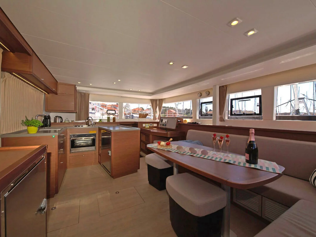 Lagoon 450 Fly (REGGAE POINT) Interior image - 3