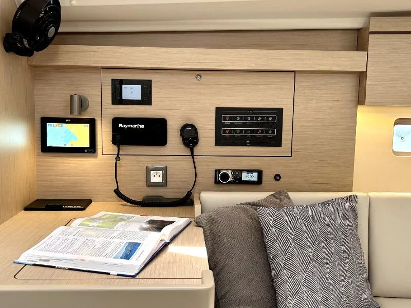 Oceanis 40.1 (Valkyrie)  - 6