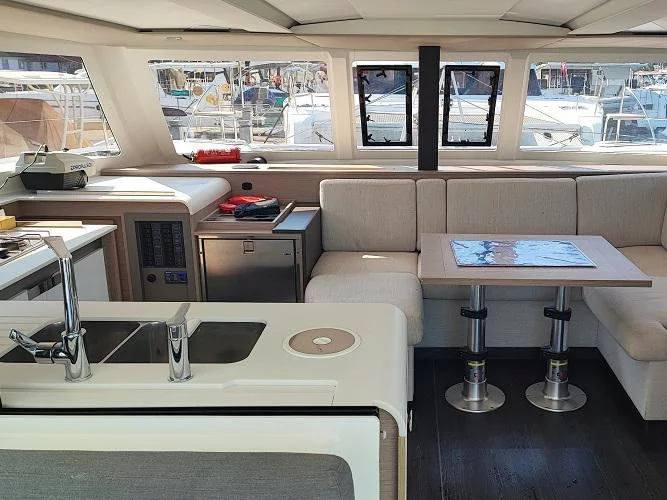 Isla 40 (Blue Orion) Interior image - 16