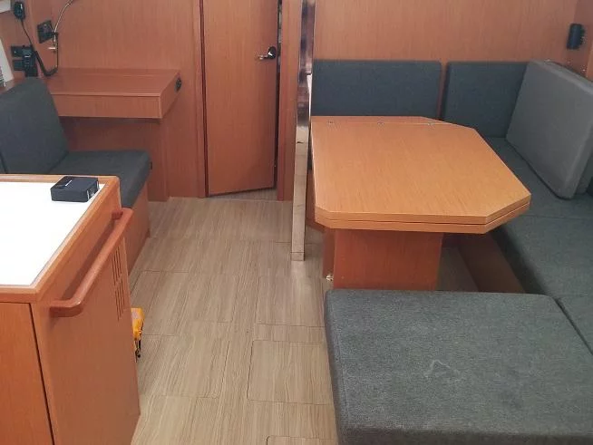 Bavaria C42 (Fiesta) Interior image - 15