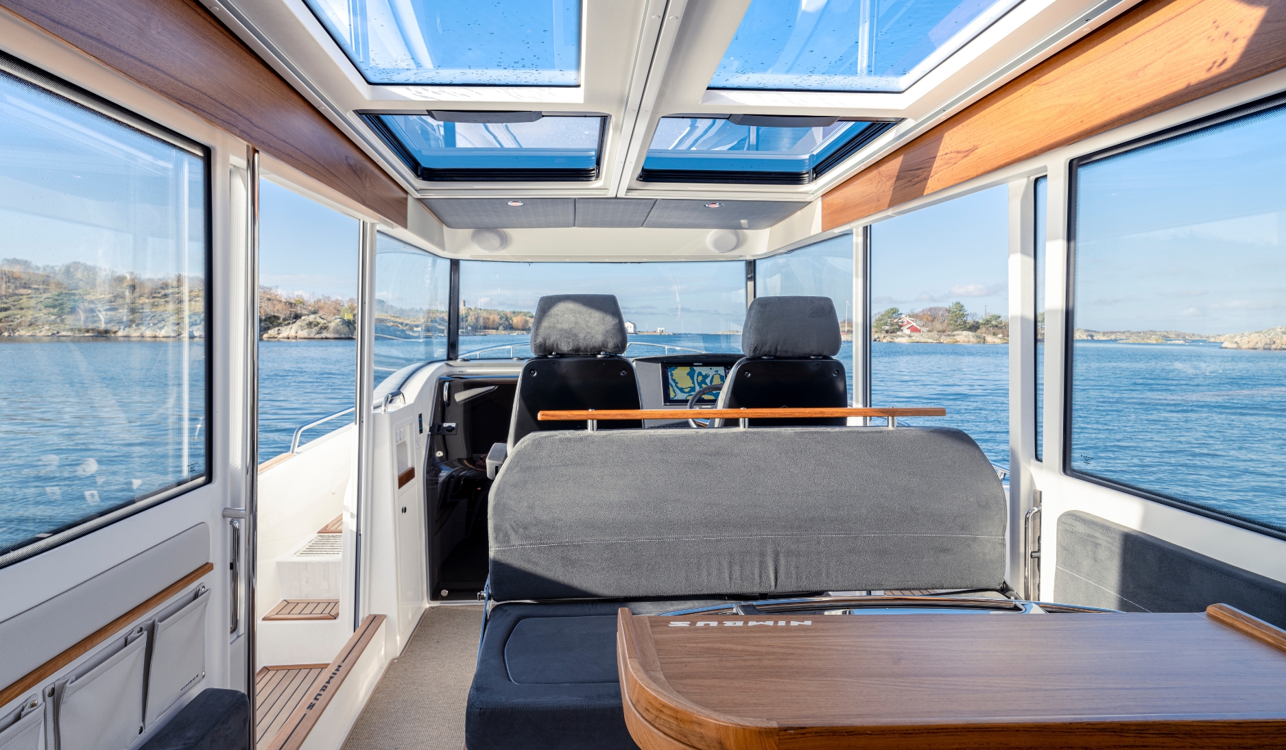 Nimbus Commuter C11 — photo 12