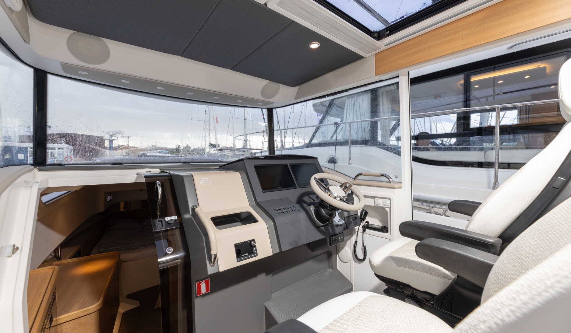 Nimbus Commuter C11 — photo 20