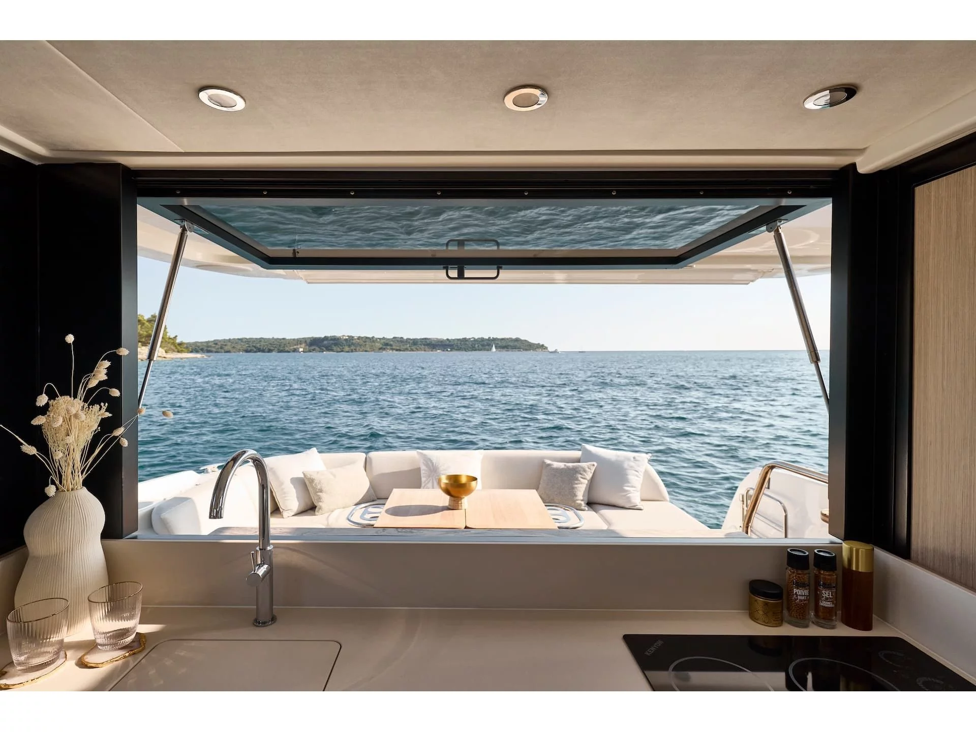 Prestige F4.3 (Mr.77) Interior image - 13