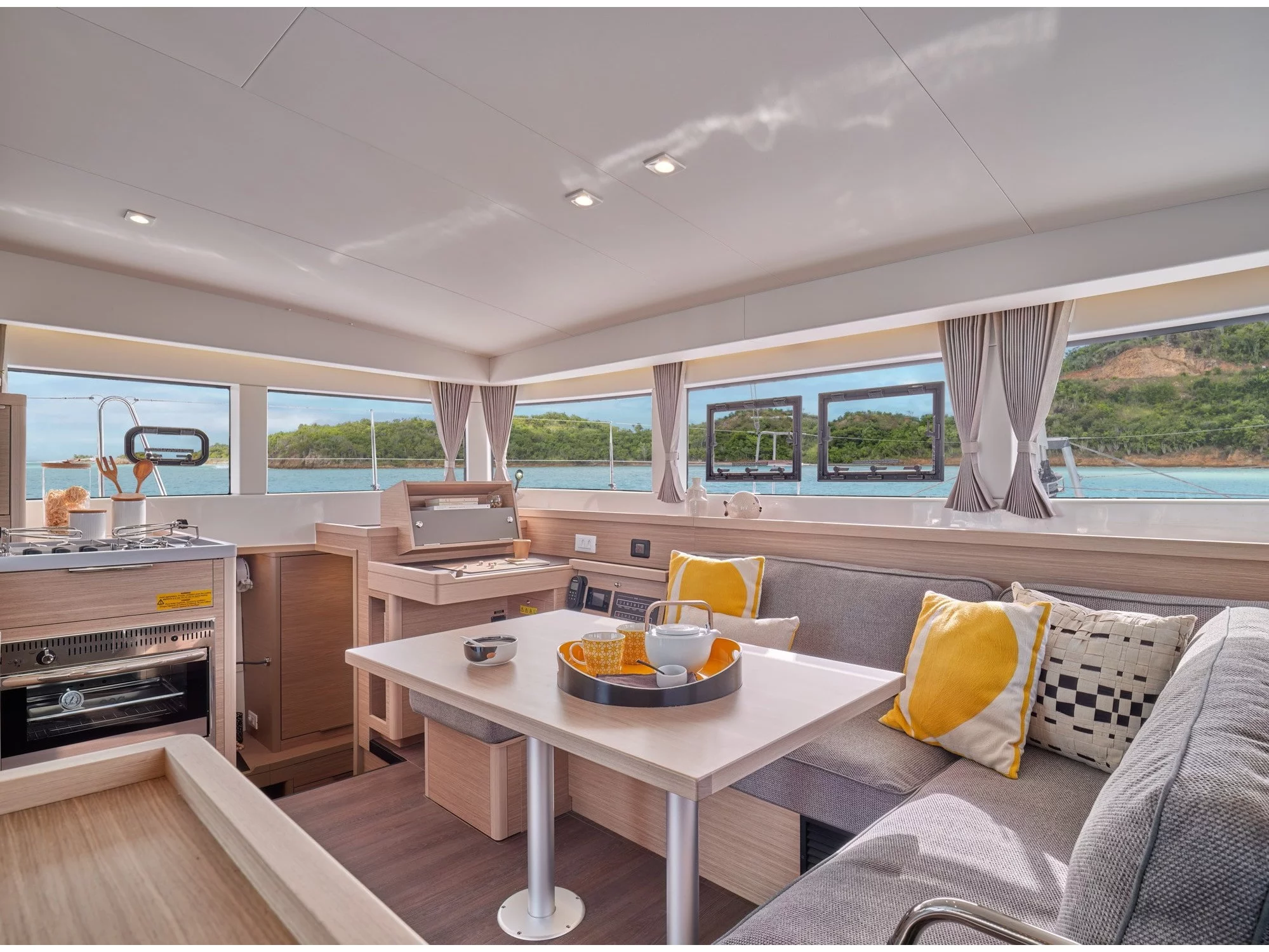 Lagoon 40 (Pussycat) Interior image - 8