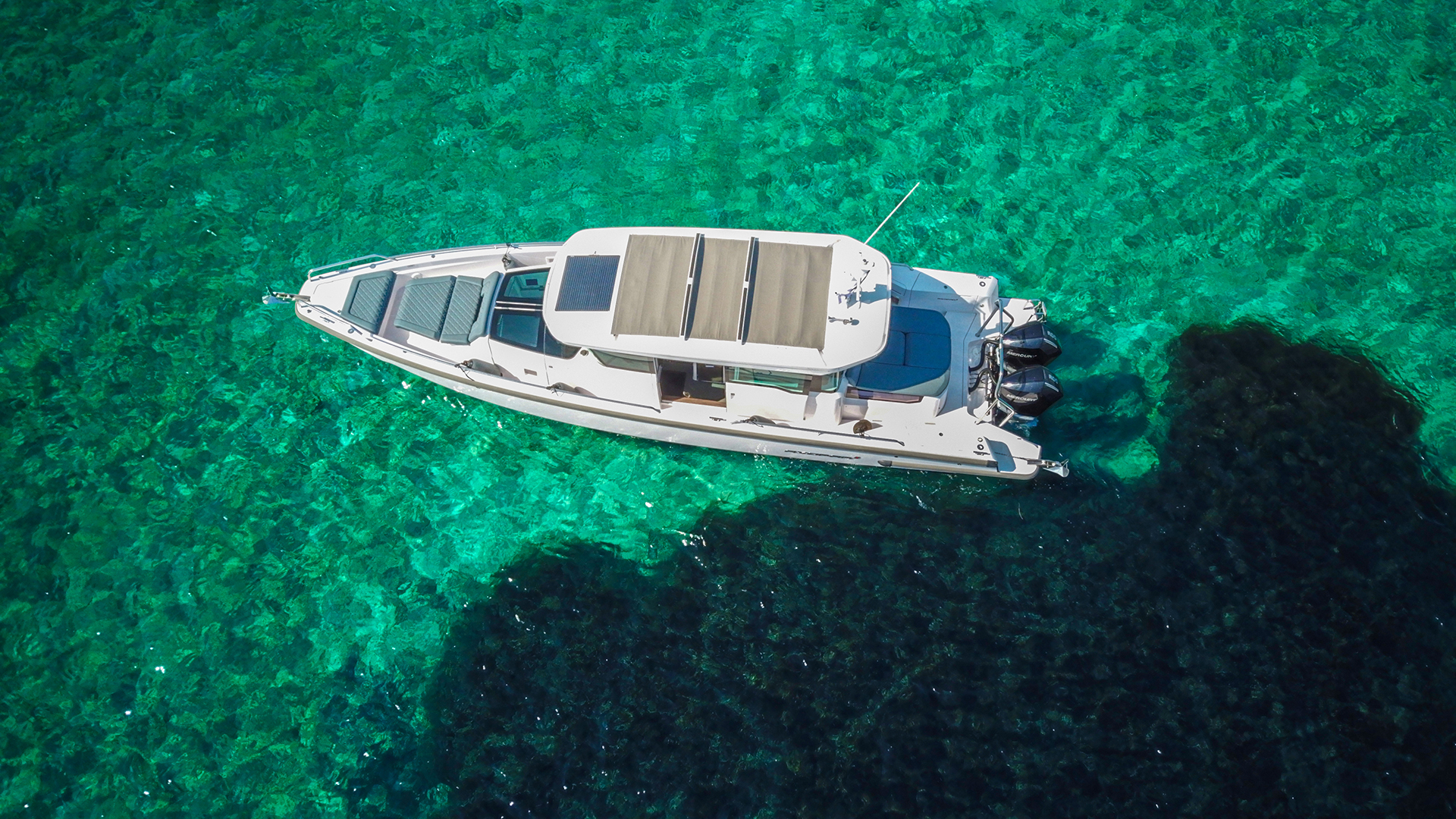 Photo #8 - Axopar 37 XC Cross Cabin (2 cabins) (EVA II) en Athènes - 62043