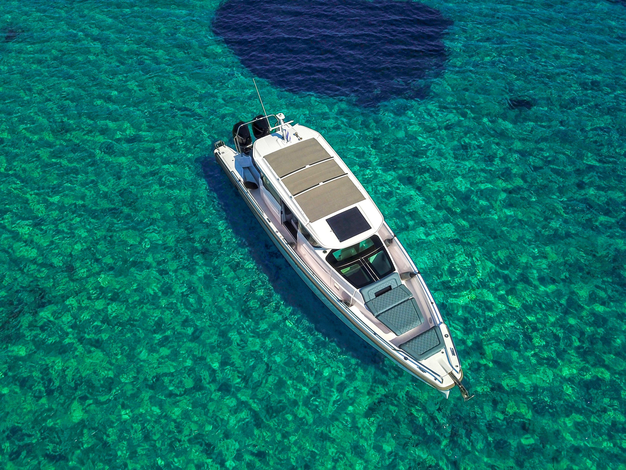 Photo #2 - Axopar 37 XC Cross Cabin (2 cabins) (EVA II) en Athènes - 62043