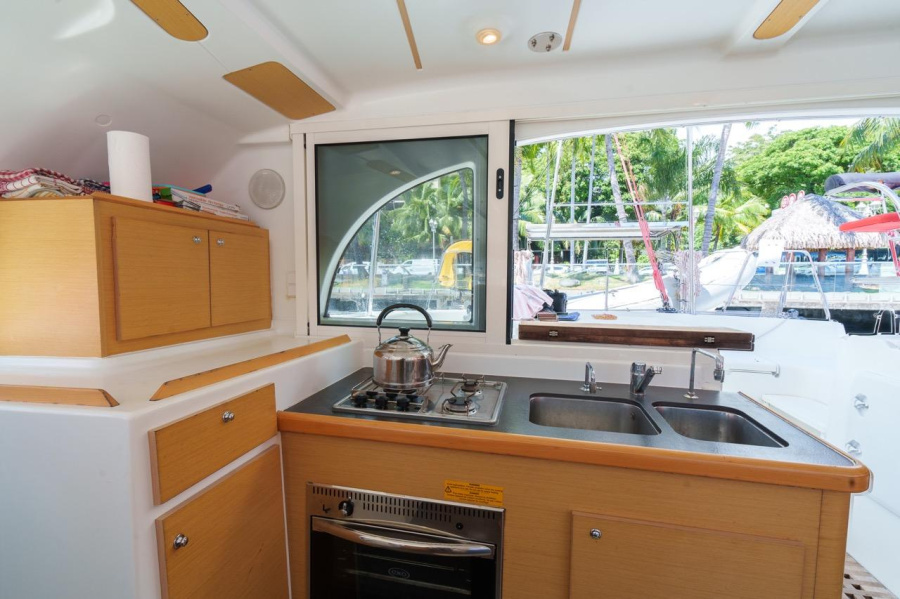 Lagoon 380 S2 Owner's Version — photo 8