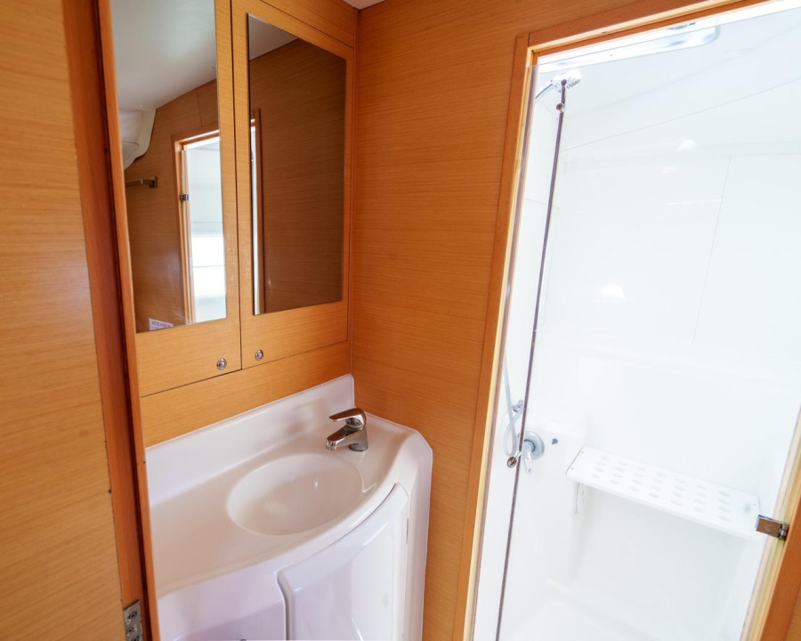 Lagoon 380 S2 Owner's Version — photo 5