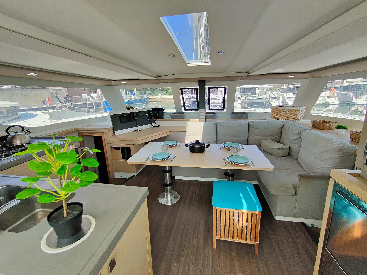 Lucia 40 (Petit Monde) Interior image - 5