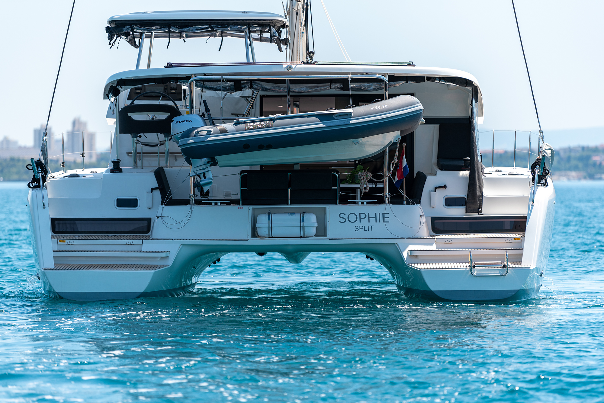 Lagoon 42 Owner version — photo 3