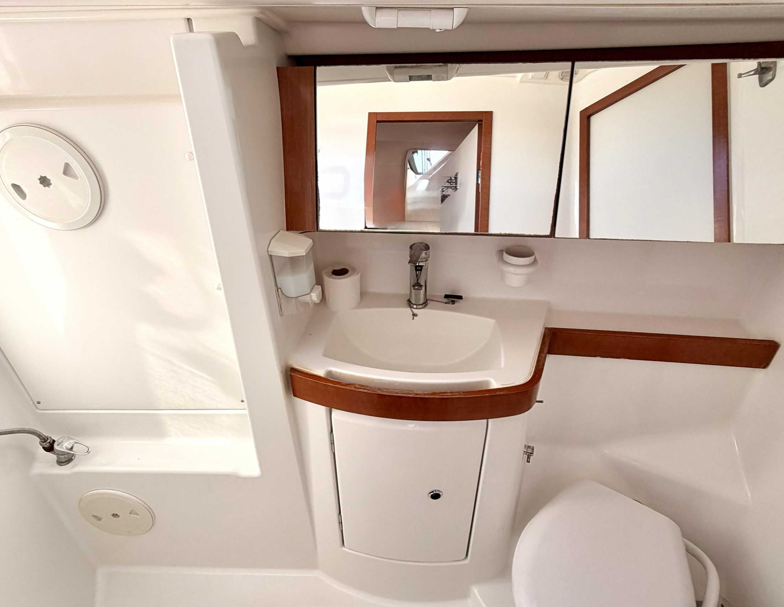 Beneteau Oceanis 40 Tigre — photo 11