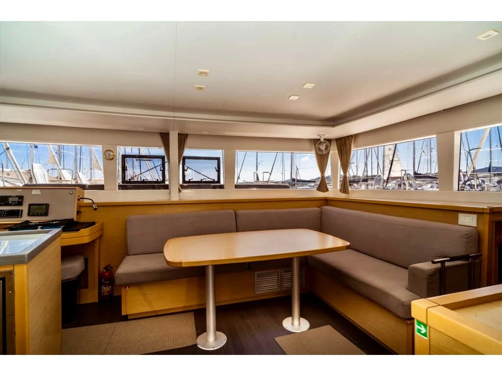 Lagoon 450 Fly (EmoSEAon) Interior image - 26