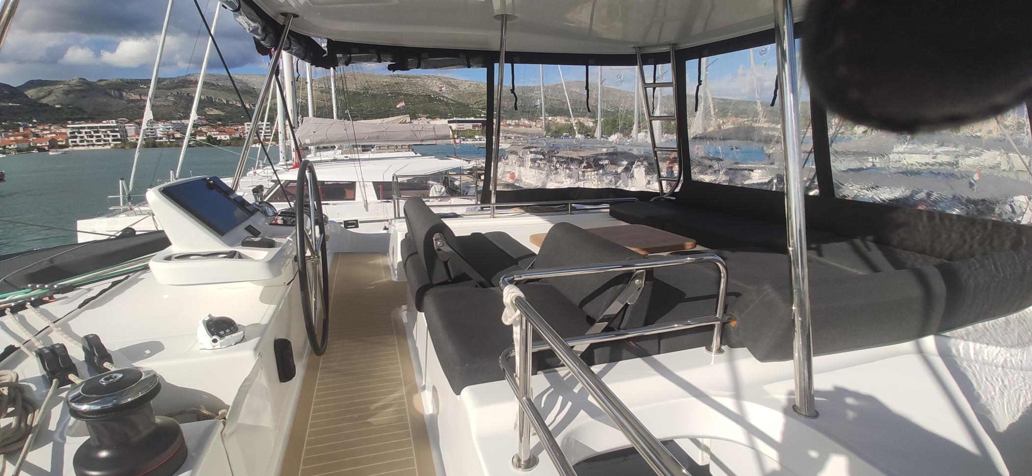 Lagoon 51 — photo 2