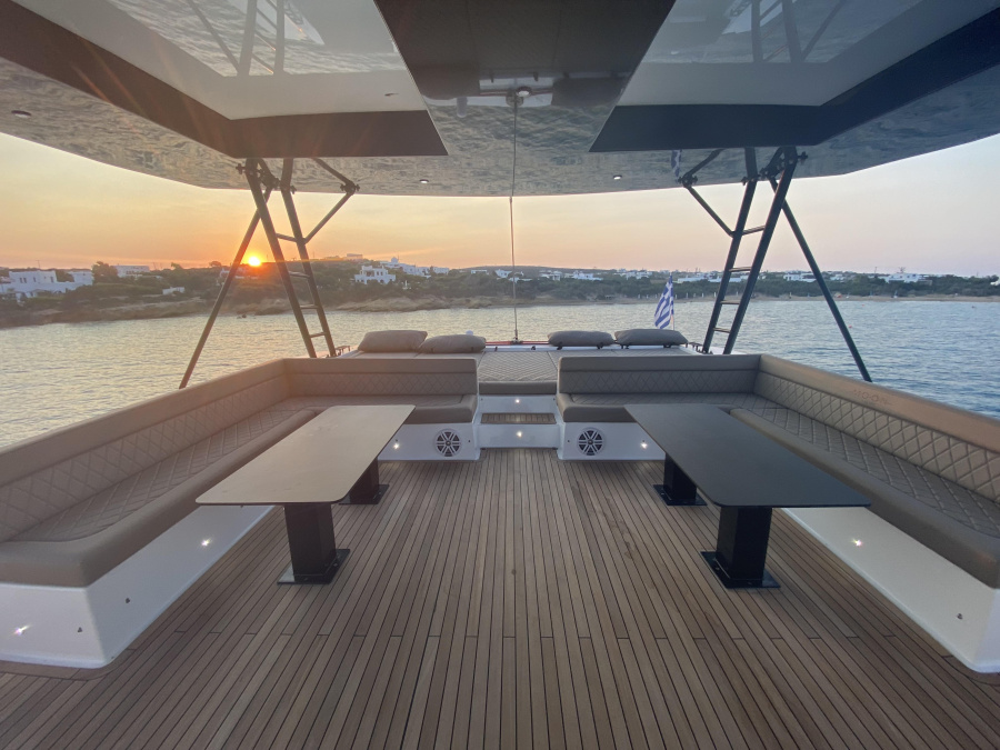 Moon Yacht 60 — photo 7