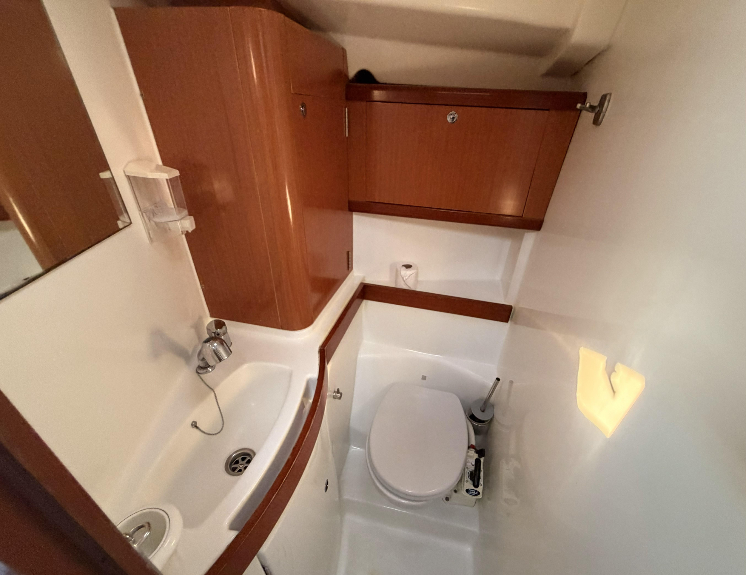 Beneteau Oceanis 40 Cansum — photo 8