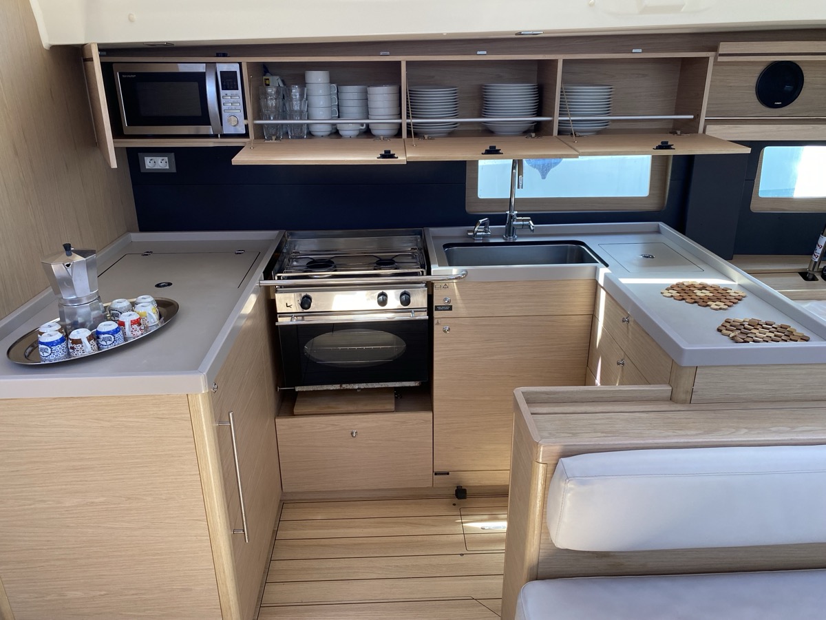 Oceanis 51.1 — photo 13