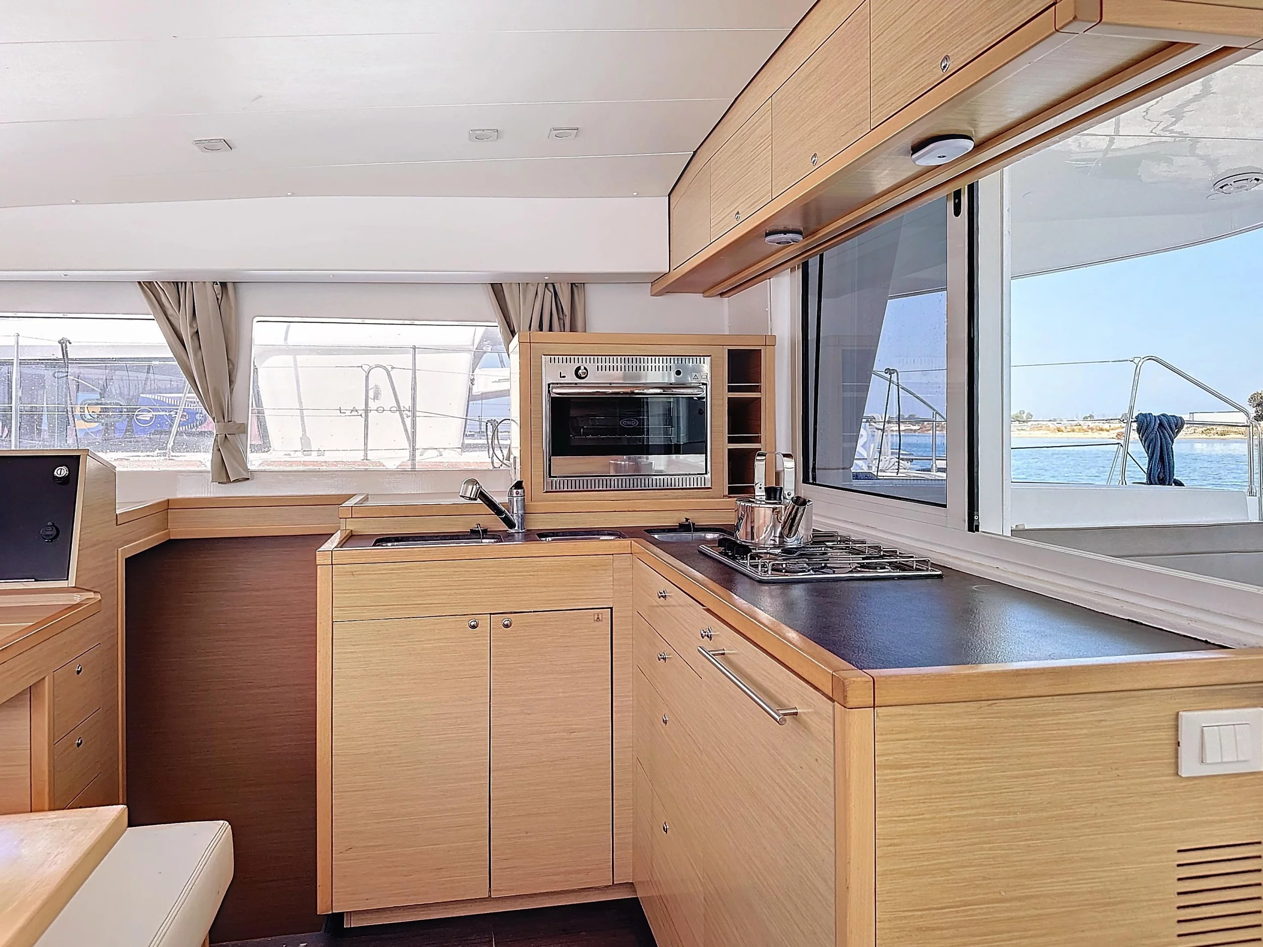 Lagoon 400 S2 (IRIS)  - 15
