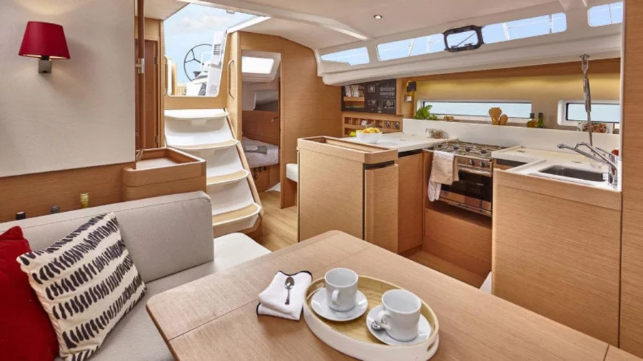 Sun Odyssey 440 ()  - 6