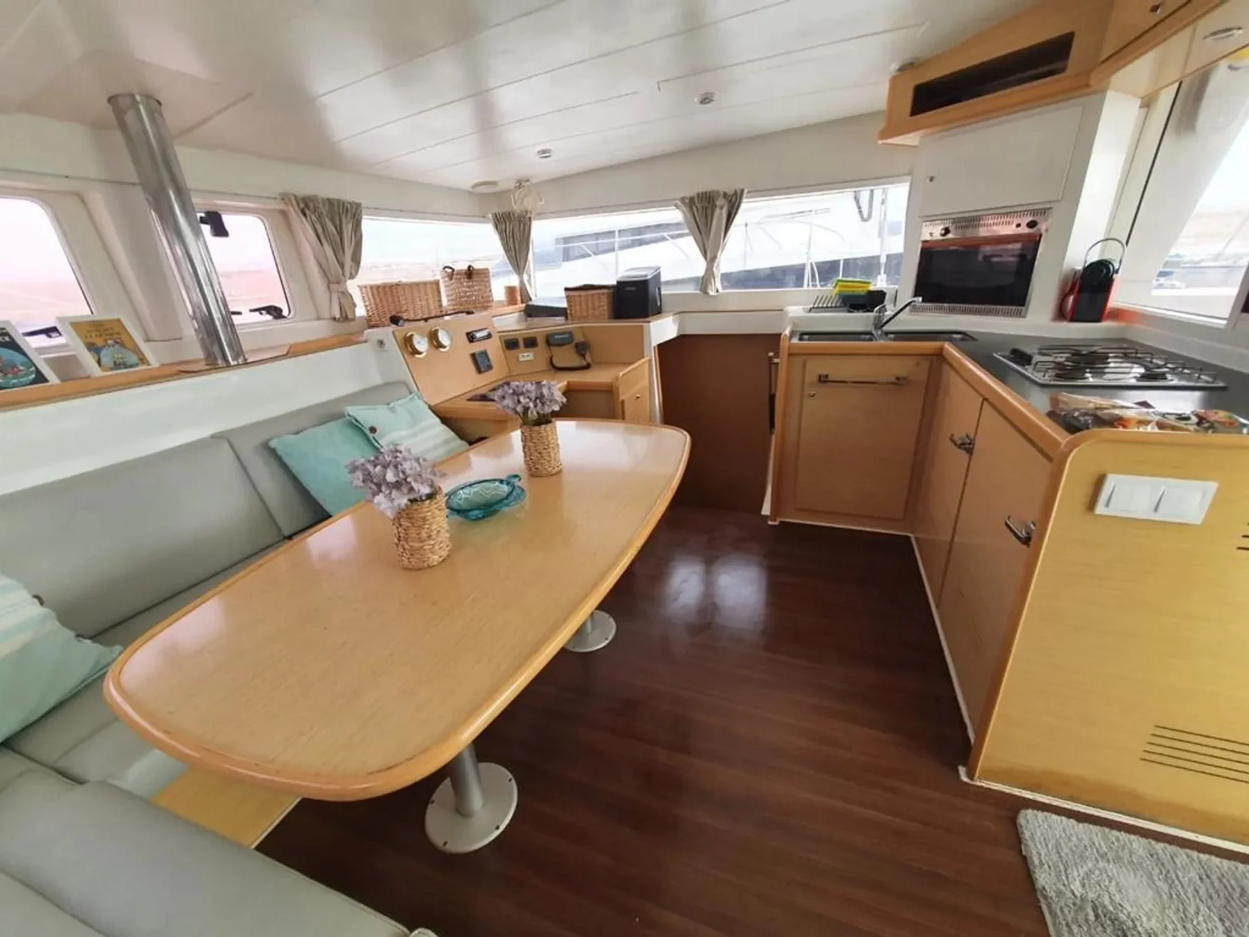 Lagoon 400 (Mia) Interior image - 5