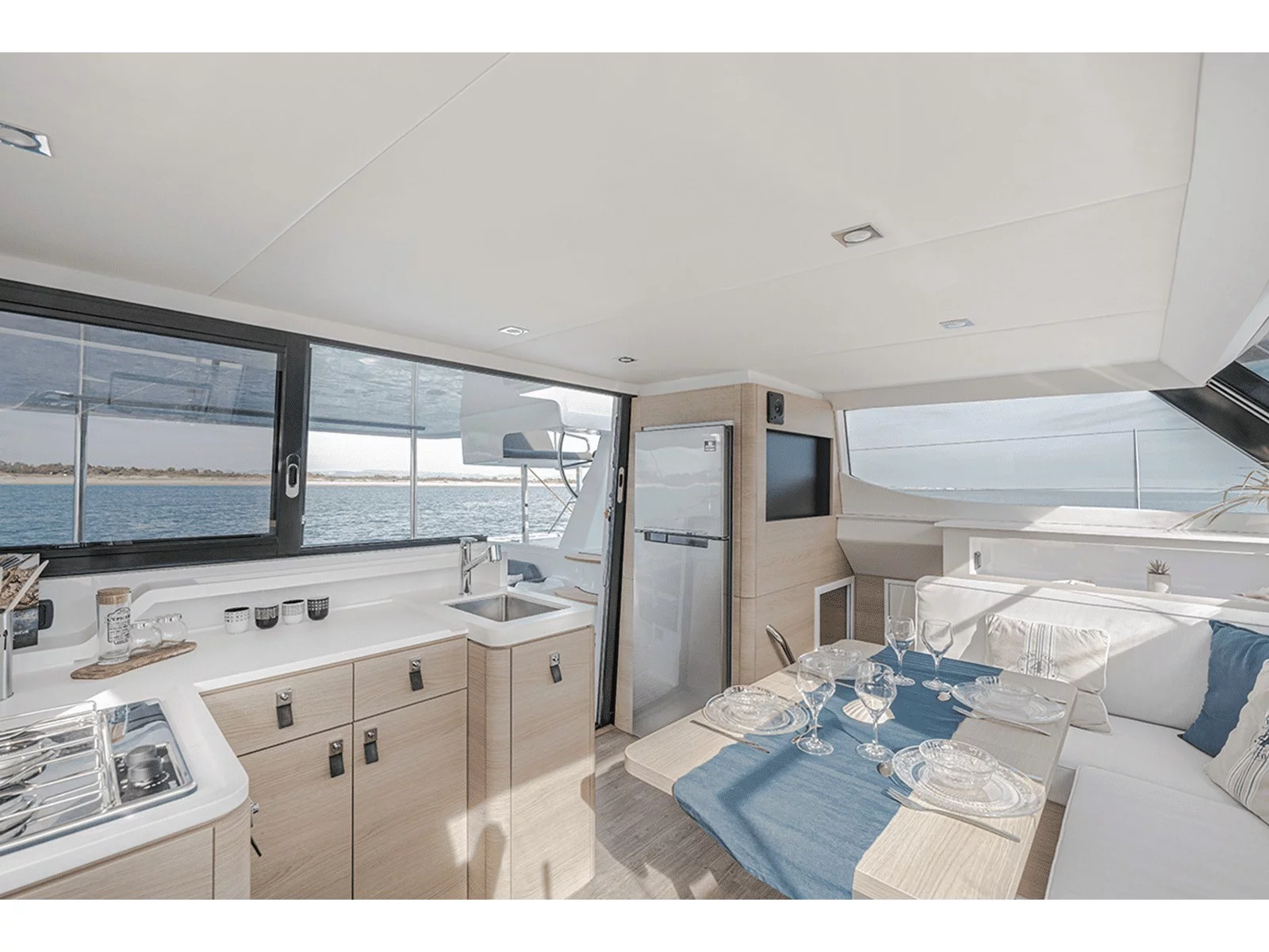 Aventura 37 (Zarah) Interior image - 3