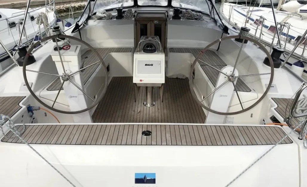 Bavaria 51 — photo 10