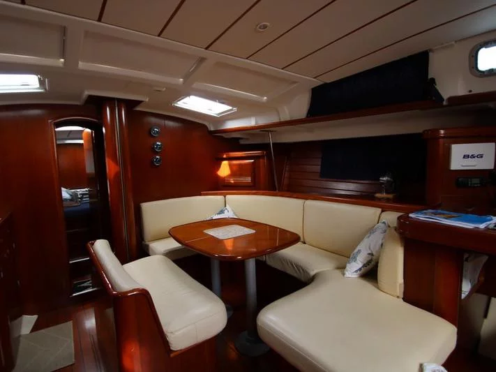 Beneteau 473 (Valentina) Interior image - 1