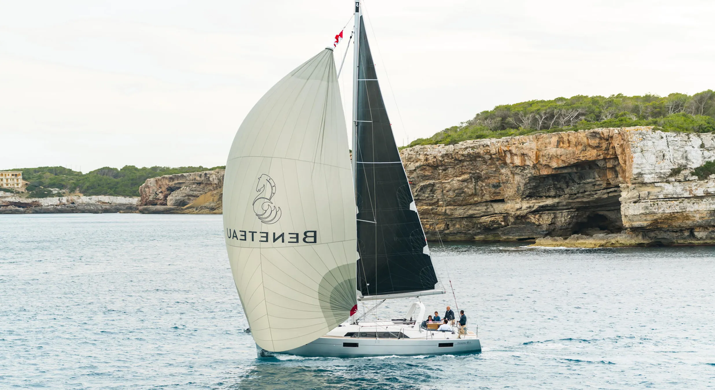 Photo #3 - Oceanis 41.1 (Blue Hop) in Port Grimaud Sam - 19430