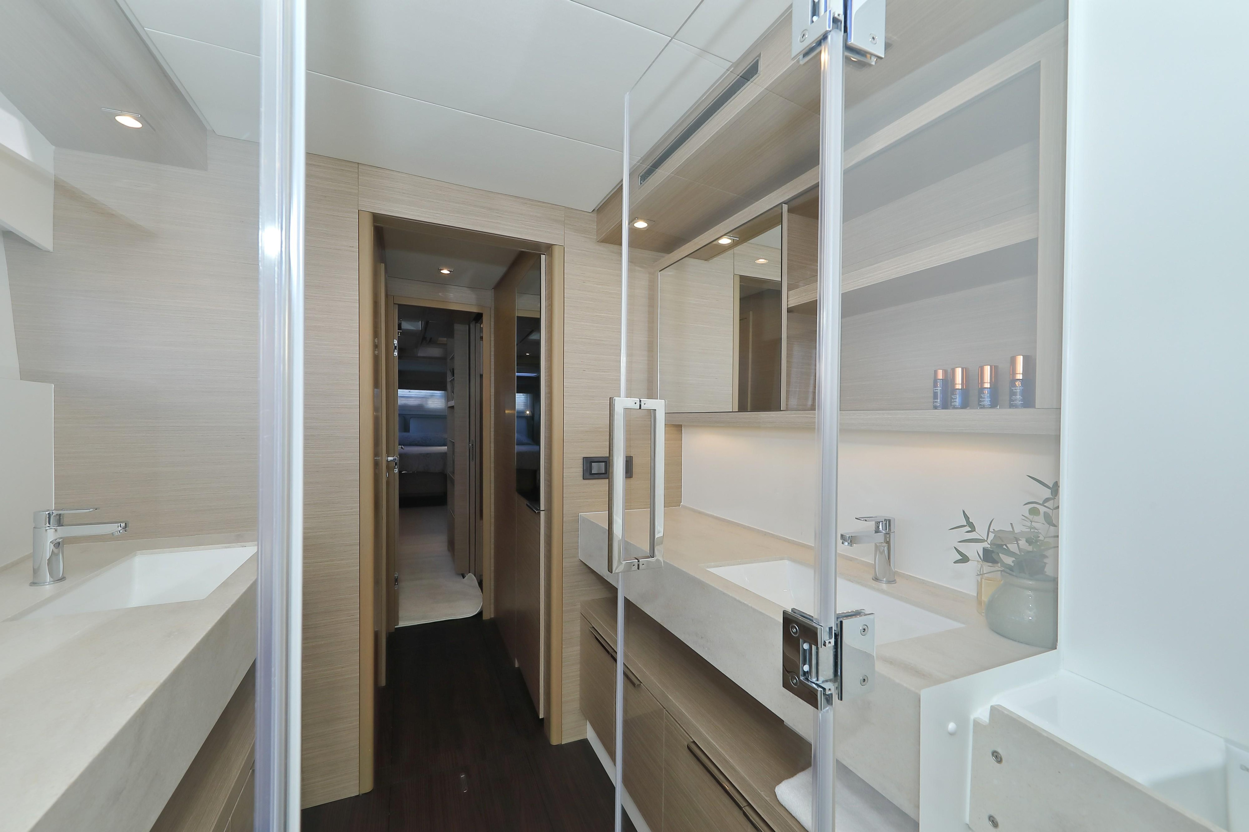 Photo #11 - Lagoon 51 - owner version (SERENDIPITY) in Sukosan - 10512