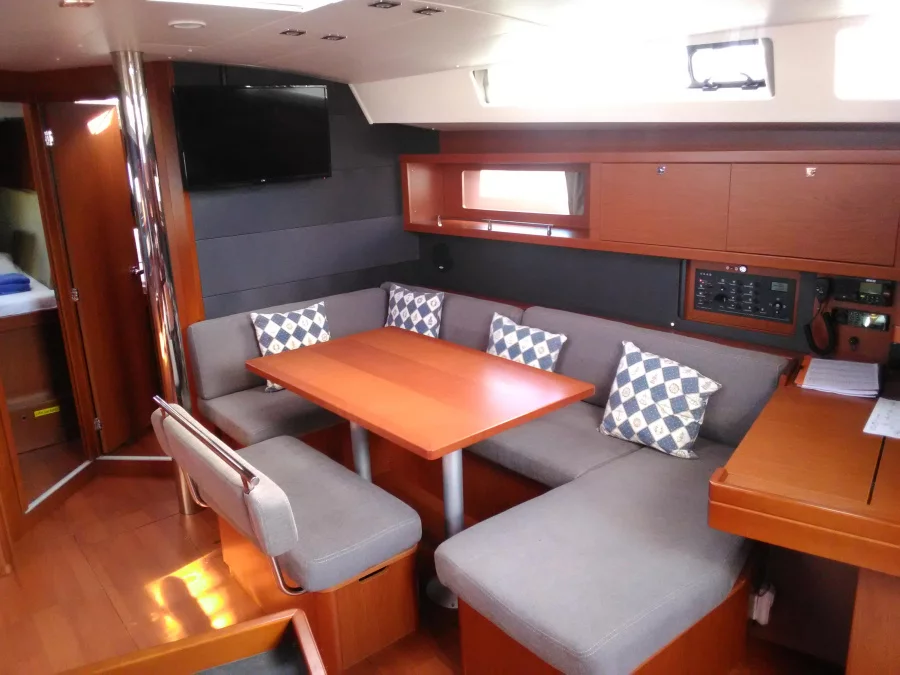 Oceanis 45 (Tornafort) Interior image - 4