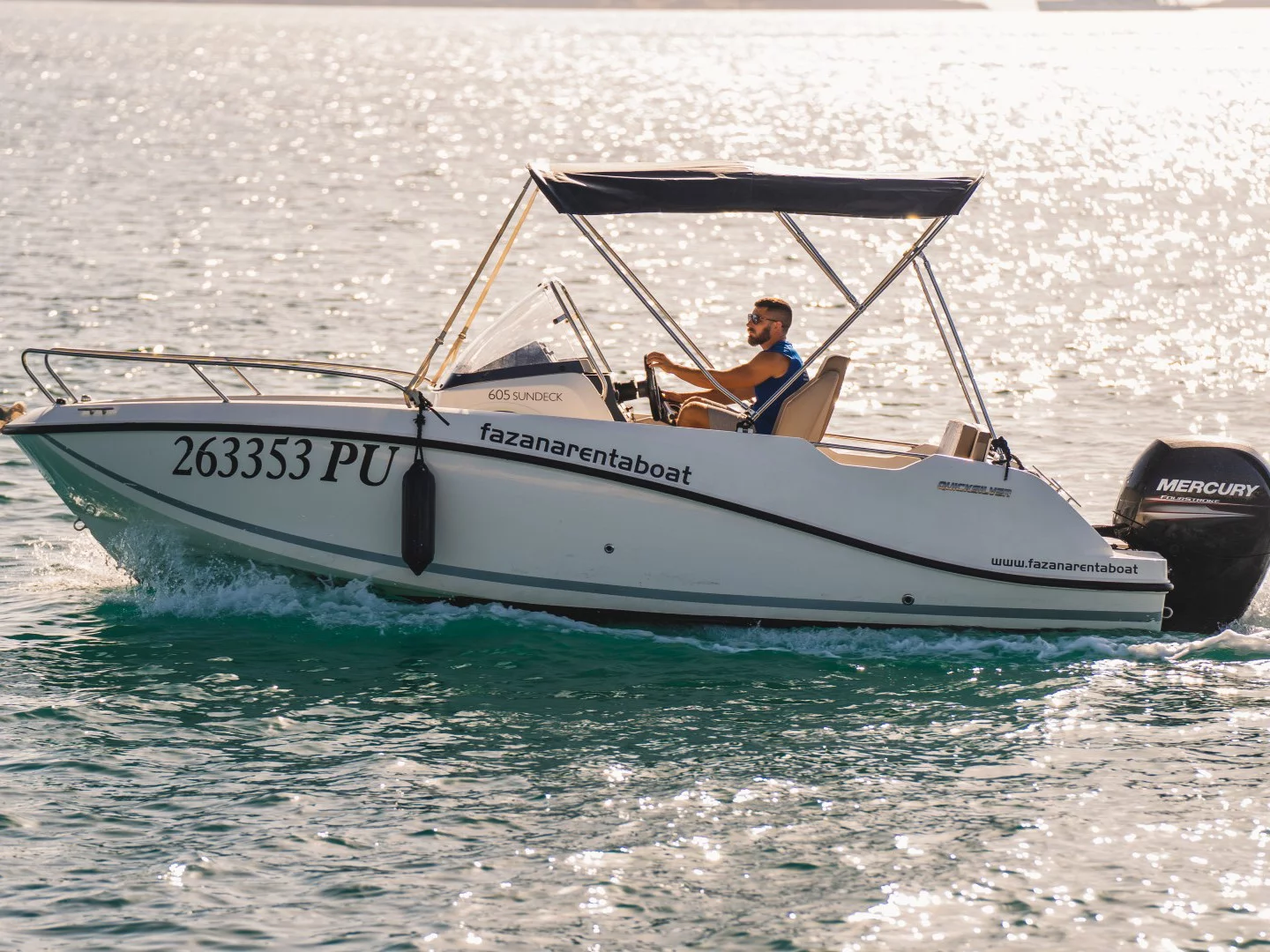 Quicksilver 605 Sundeck F (Quicksilver) Main image - 0