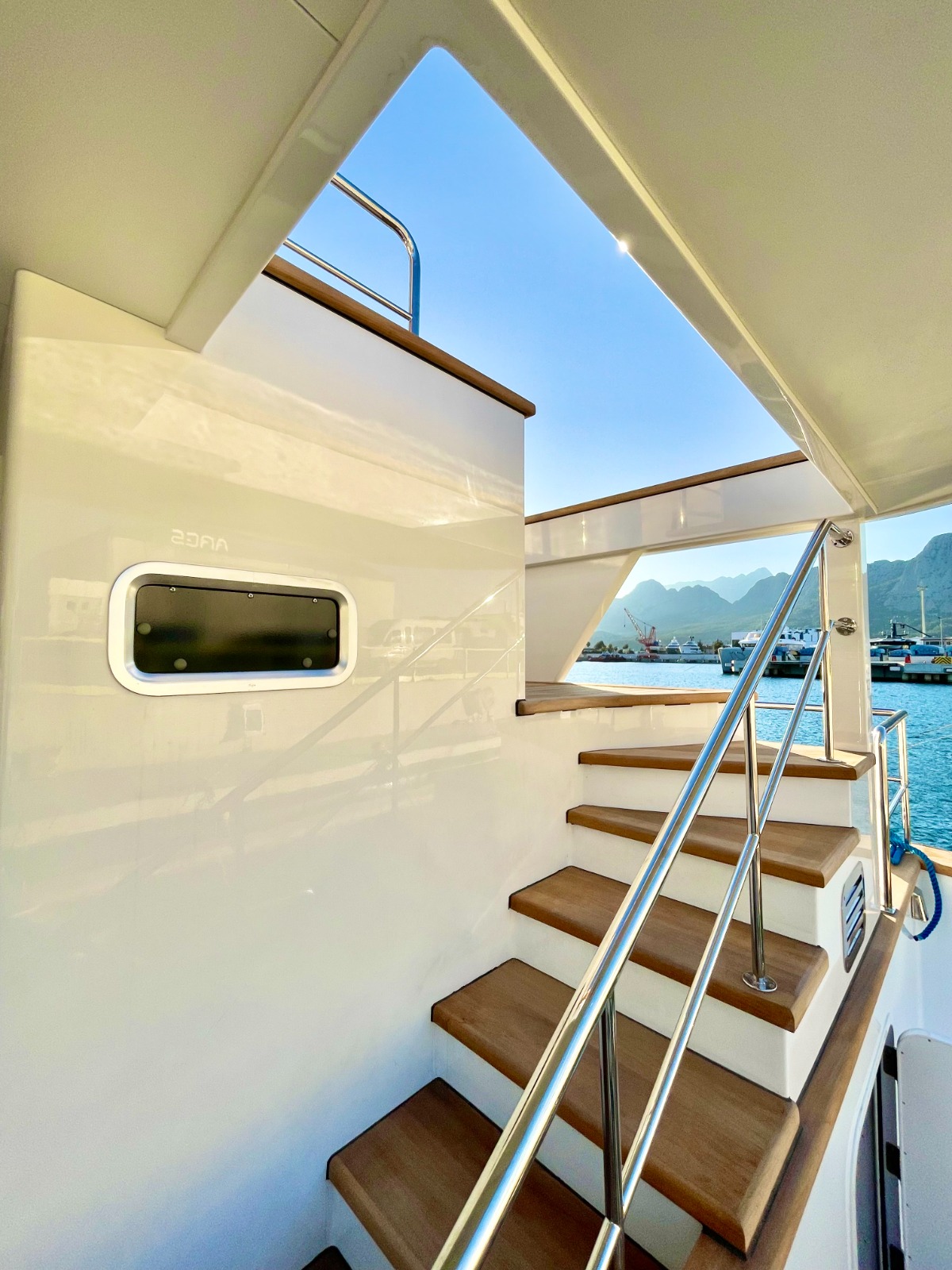 Photo #4 - Ocean Beast 65 Fly (Inka) en Trogir - 19474