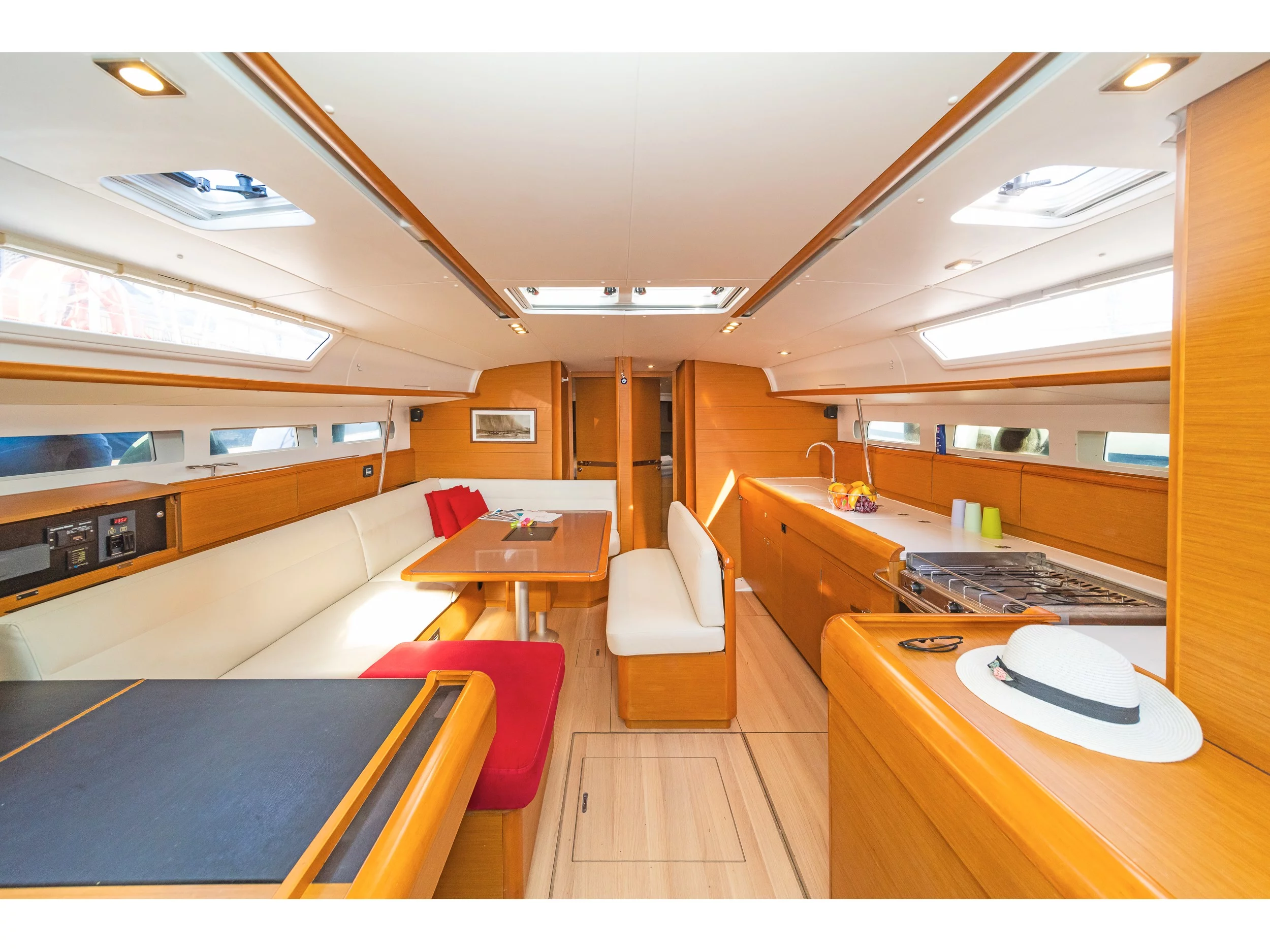 Sun Odyssey 519 & GEN (Eva) Interior image - 8