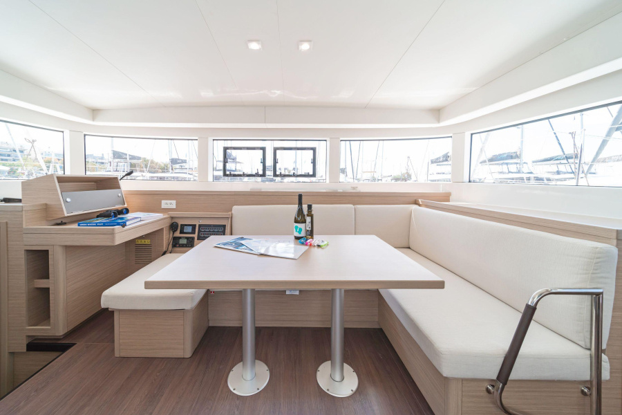 Lagoon 40 — photo 4
