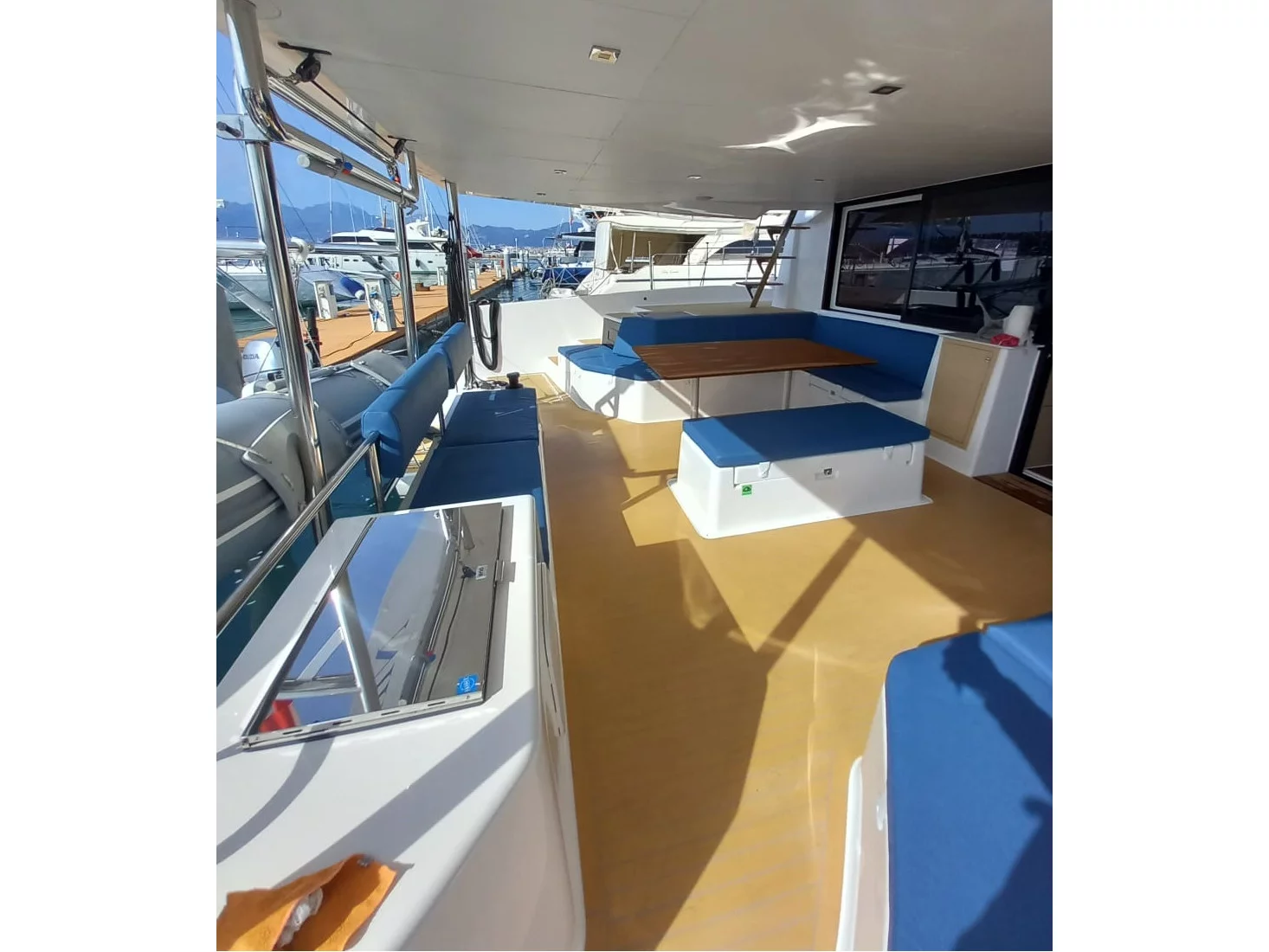 Dufour Catamaran 48 (Niña) Interior image - 1