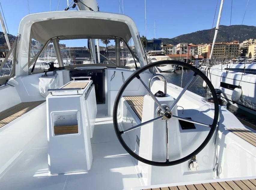 Oceanis 38.1 (Maximus)  - 4