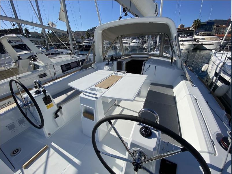 Photo #2 - Oceanis 38.1 (Maximus) in Port Grimaud Sam - 21369
