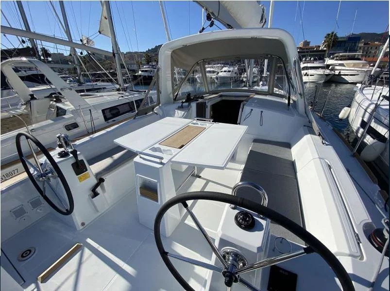 Oceanis 38.1 (Maximus)  - 1