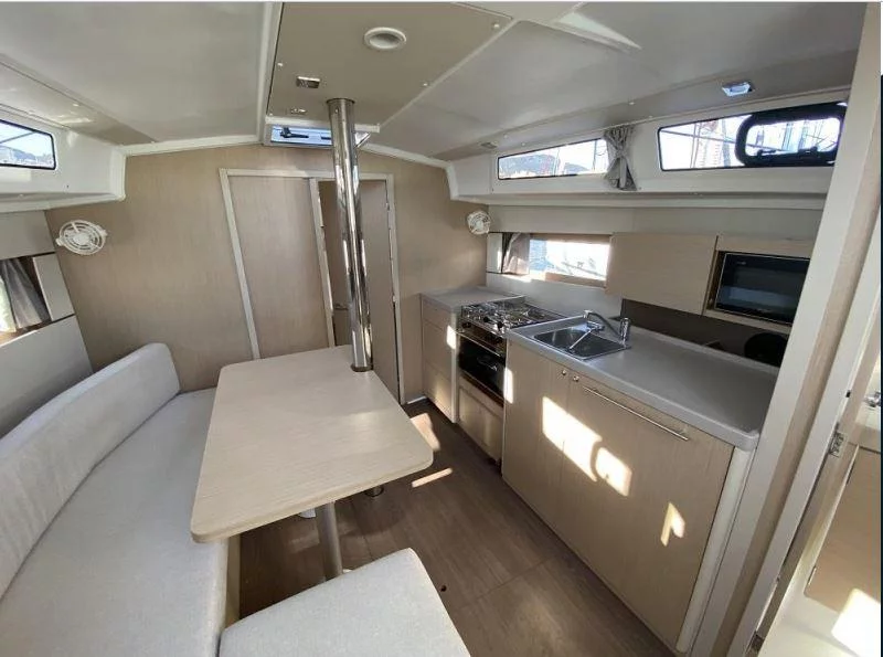 Oceanis 38.1 (Maximus)  - 5