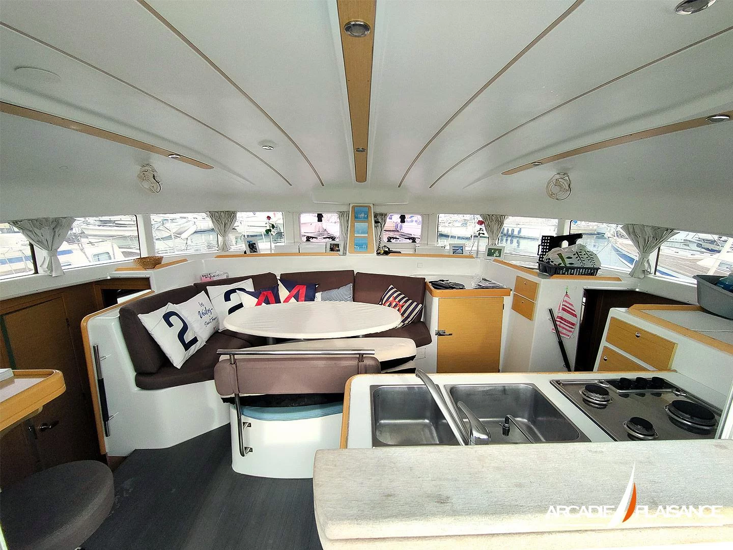 Lagoon 380 (Double Bubble) Interior image - 1
