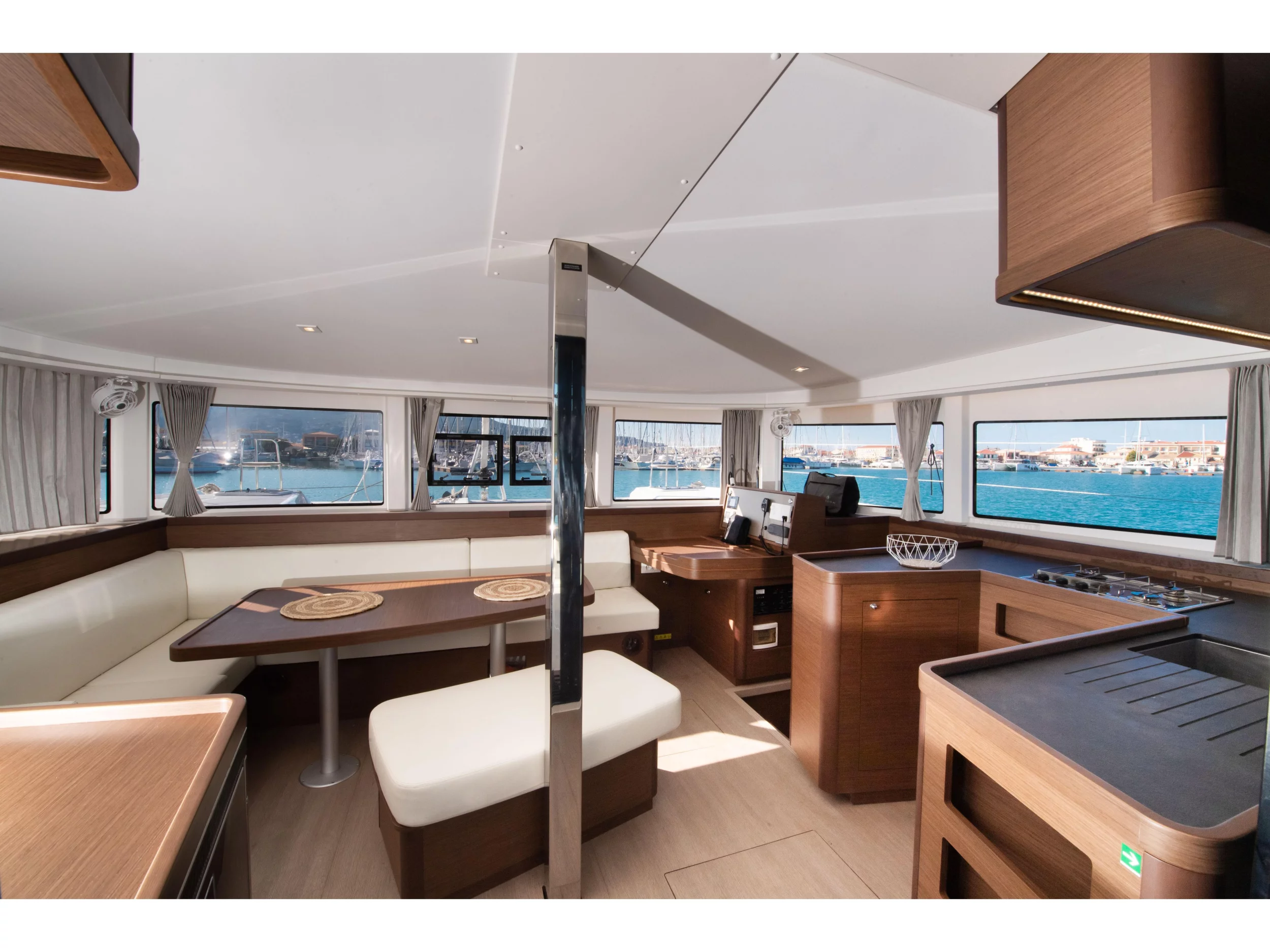 Lagoon 42 (Emma (Pax 12)) Interior image - 10