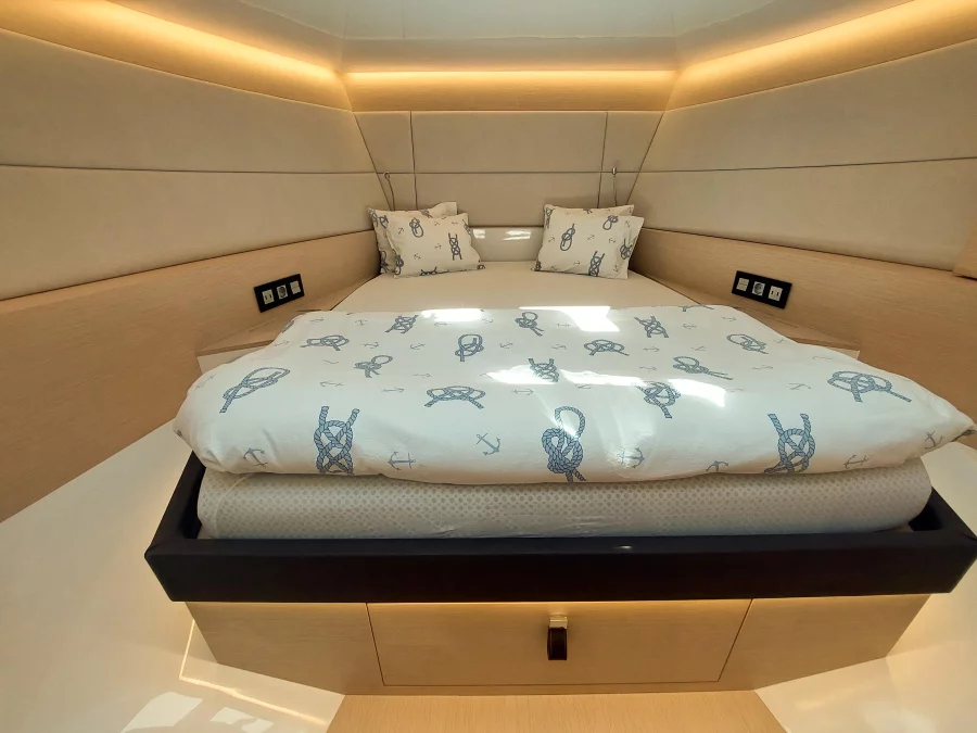 Tesoro T40 (Matija) cabin - 5