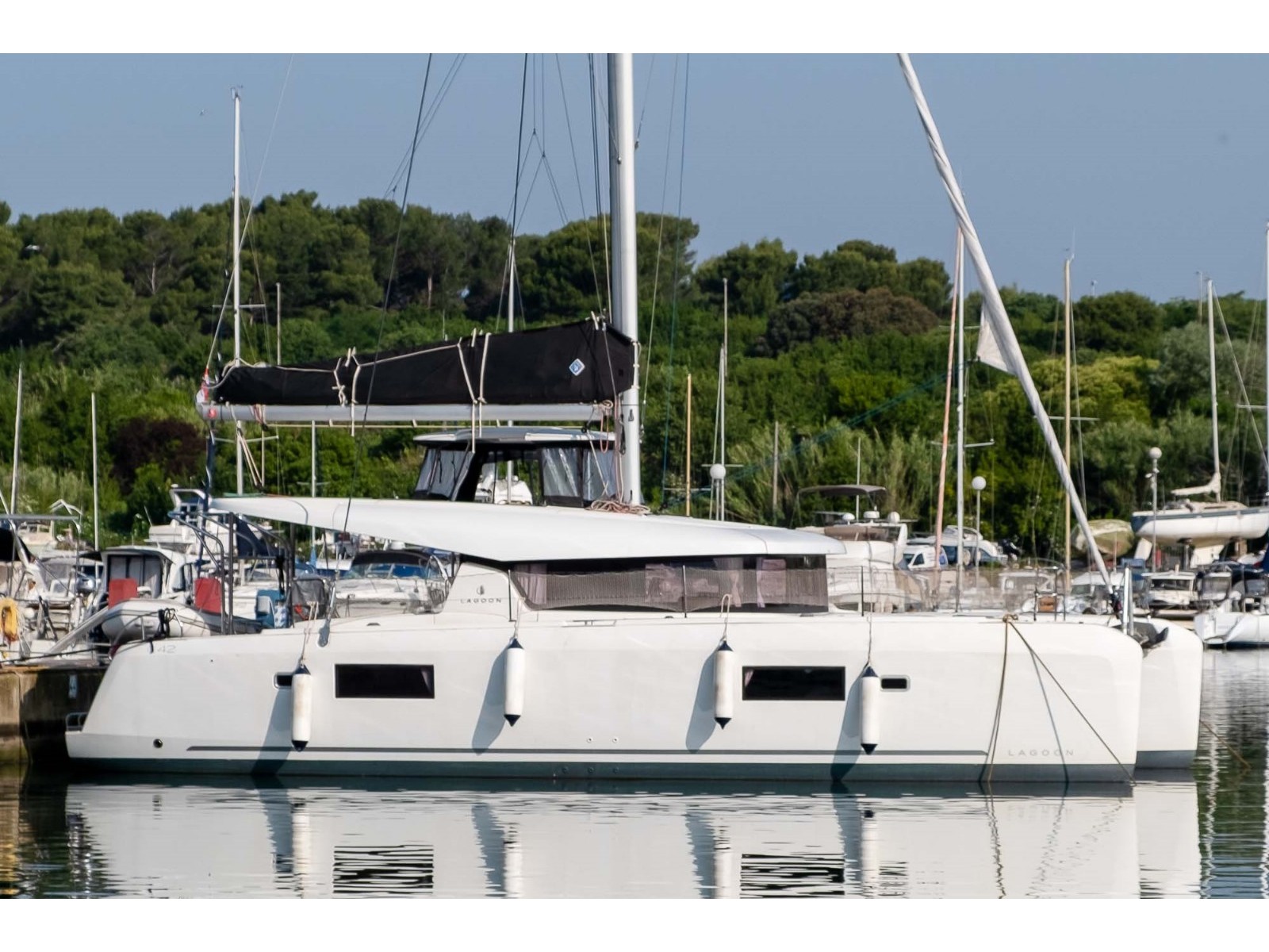 Lagoon 42 — photo 1