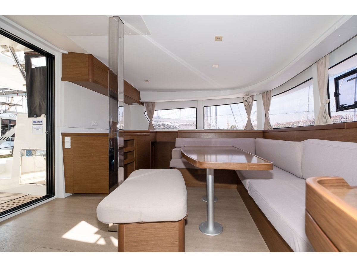 Lagoon 42 — photo 2